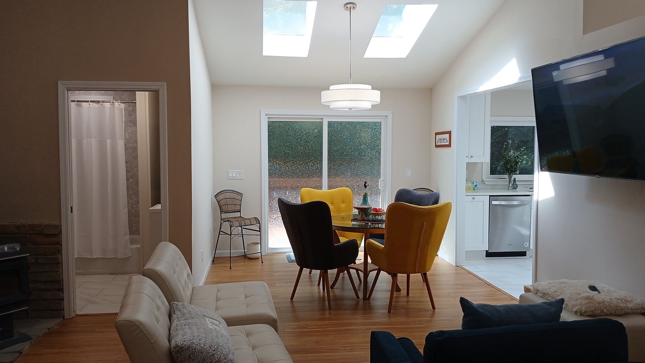 Photo of Livingroom in Northwest Raleigh