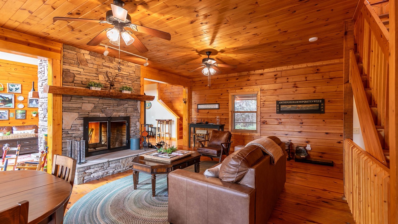 Photo of Livingroom in Seven Devils