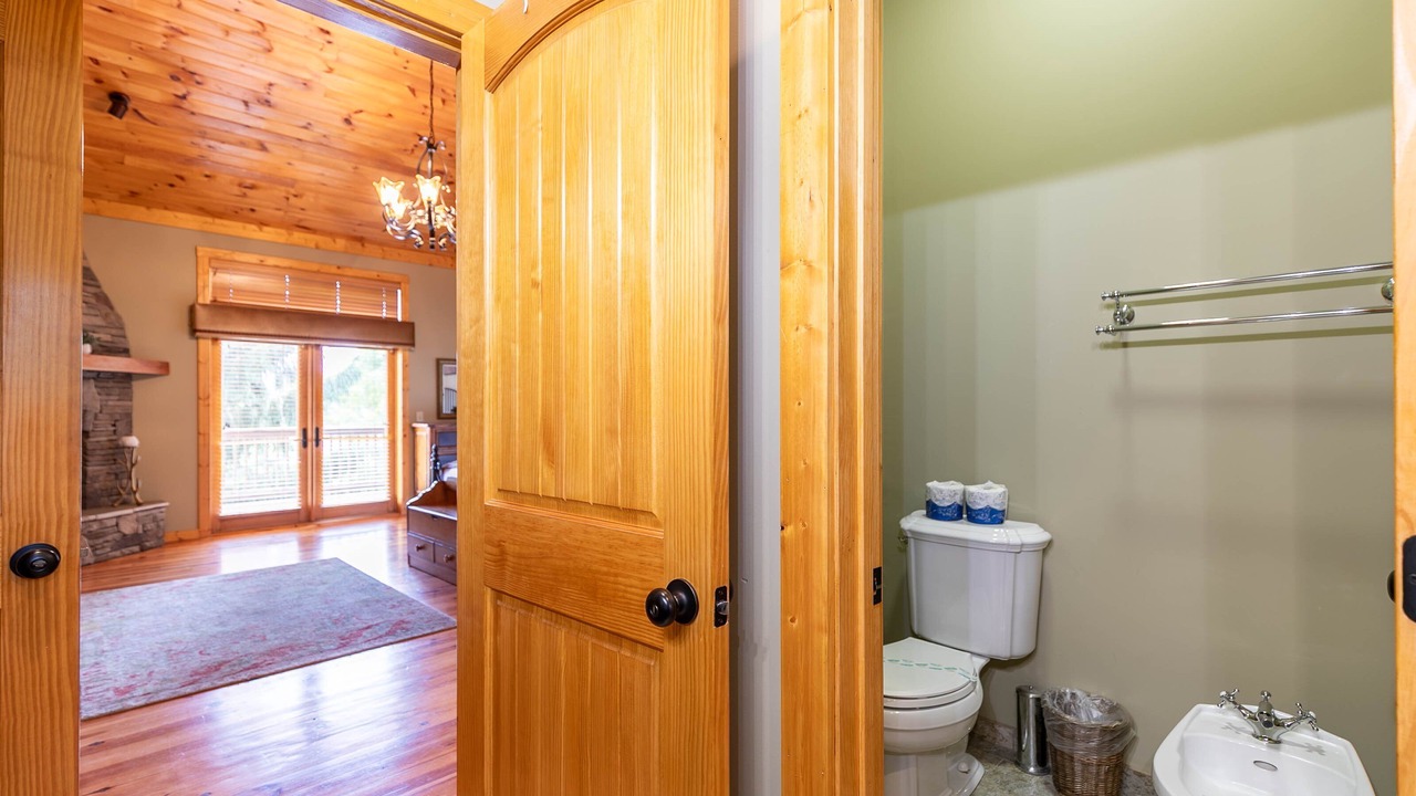 Photo of Bathroom in Seven Devils