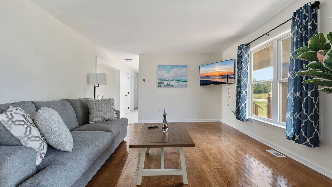 Photo of Livingroom in Dennis