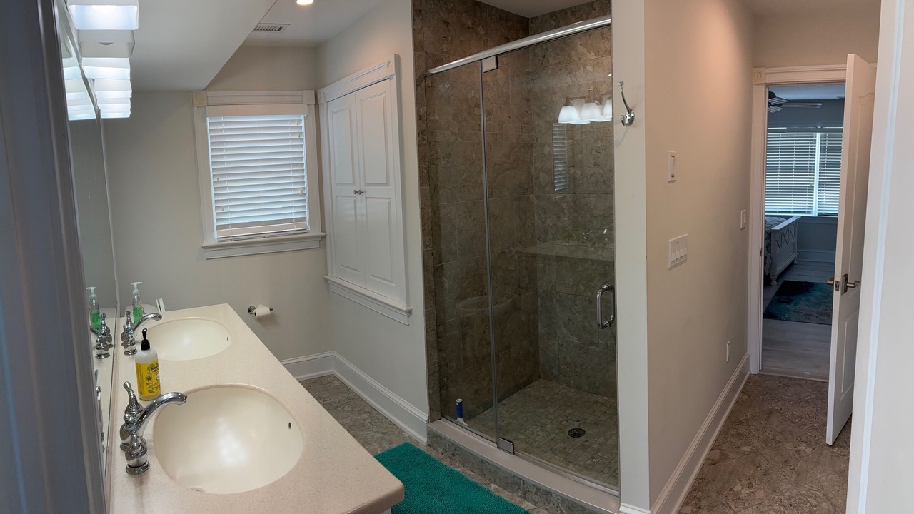 Photo of Bathroom in Avalon