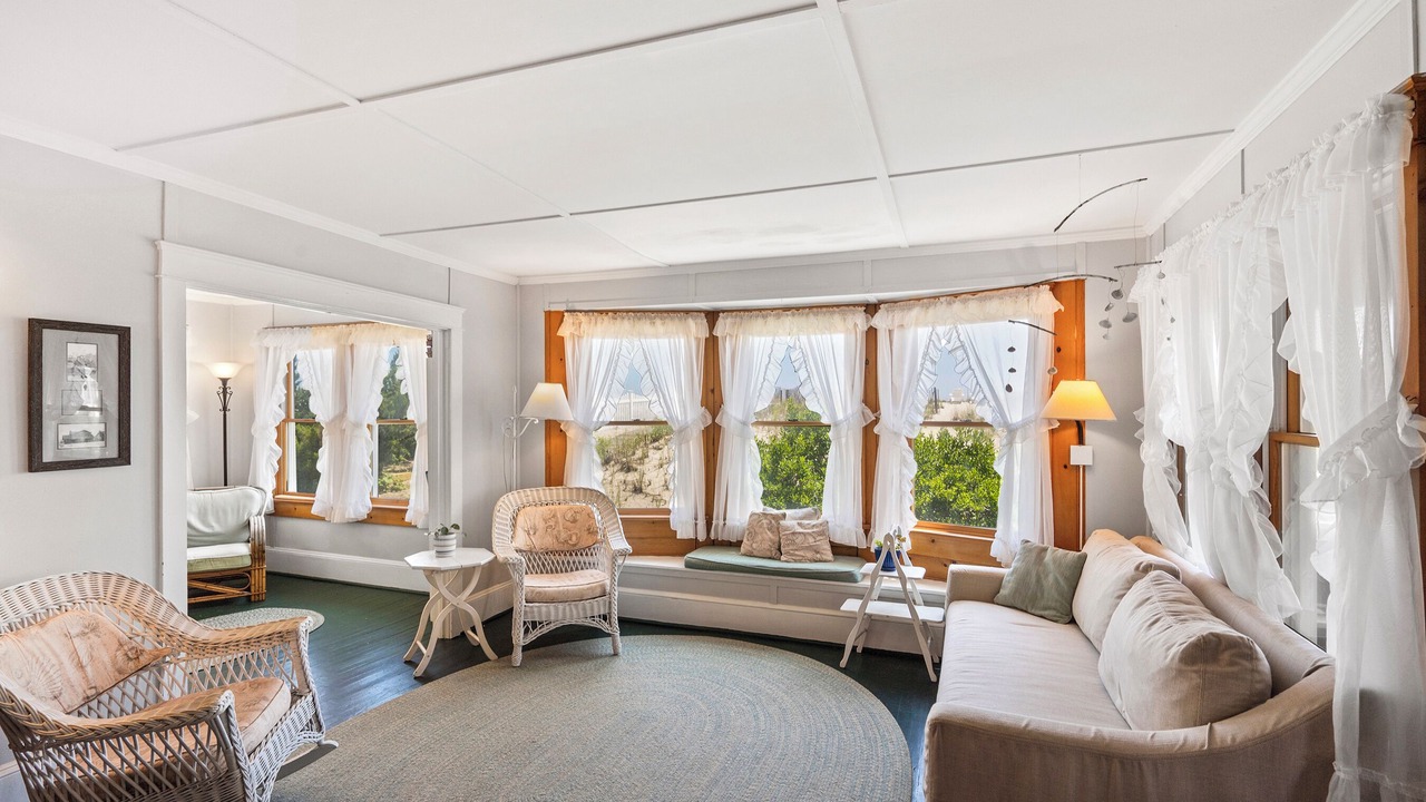 Photo of Livingroom in Mantoloking