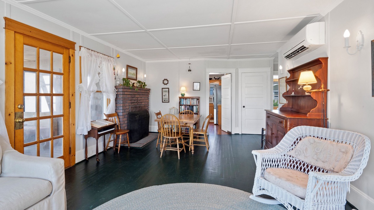 Photo of Livingroom in Mantoloking