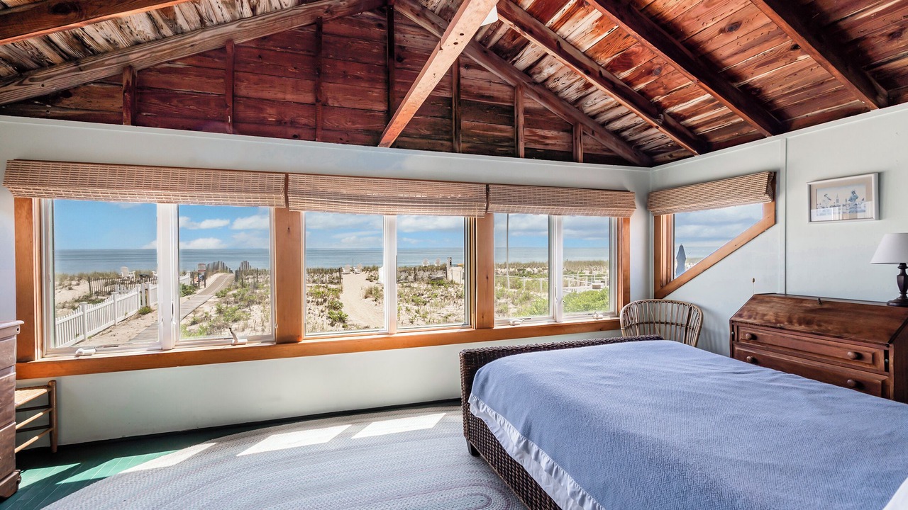 Photo of Bedroom in Mantoloking