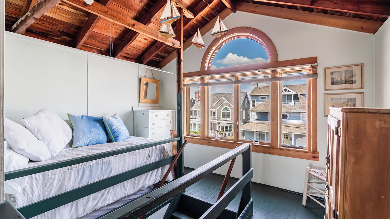 Photo of Bedroom in Mantoloking