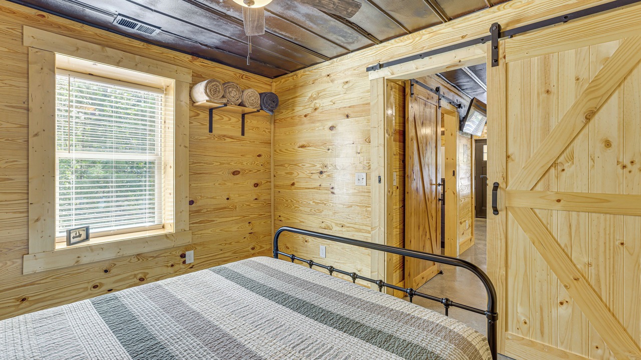 Photo of Bedroom in Alpine Bay