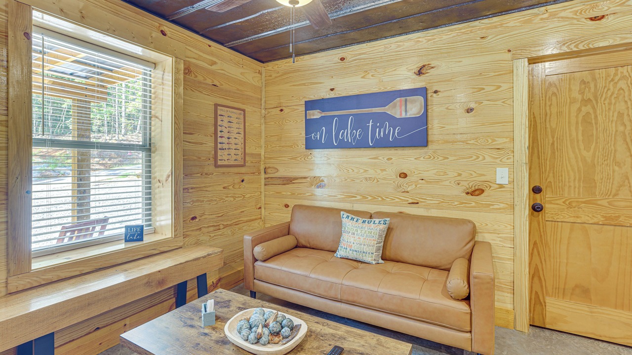 Photo of Livingroom in Alpine Bay