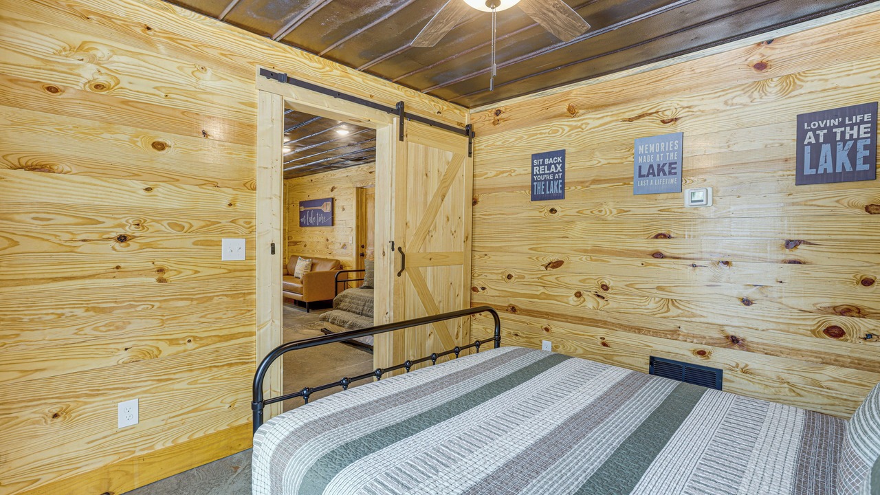 Photo of Bedroom in Alpine Bay