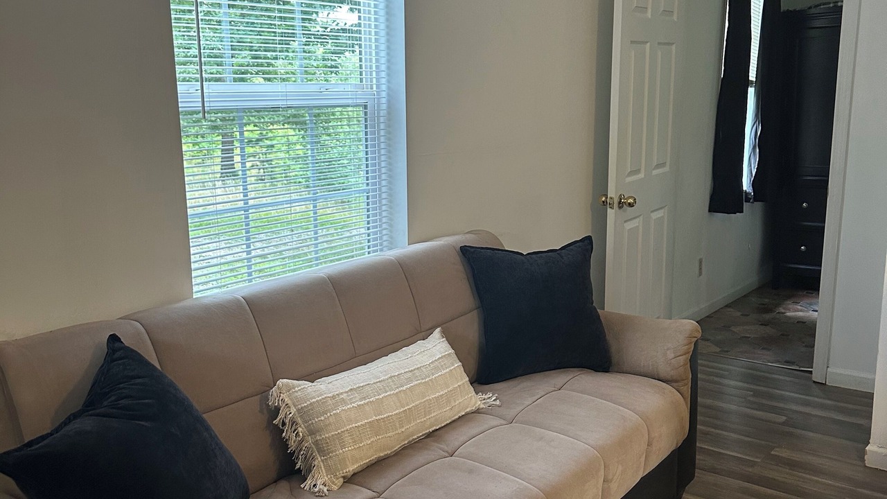 Photo of Livingroom in Ashley Oaks