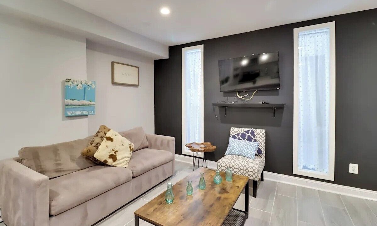 Photo of Livingroom in Truxton Circle