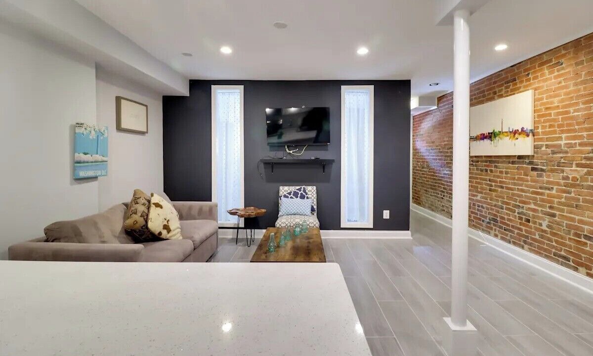 Photo of Livingroom in Truxton Circle