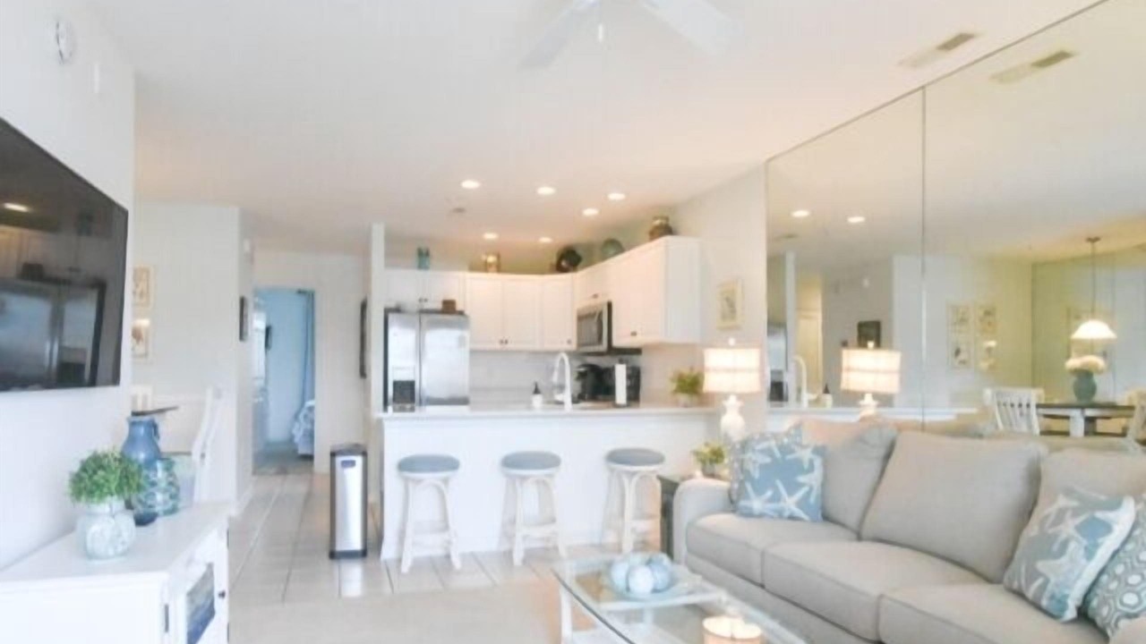 Photo of Livingroom in Heron Harbour Isle