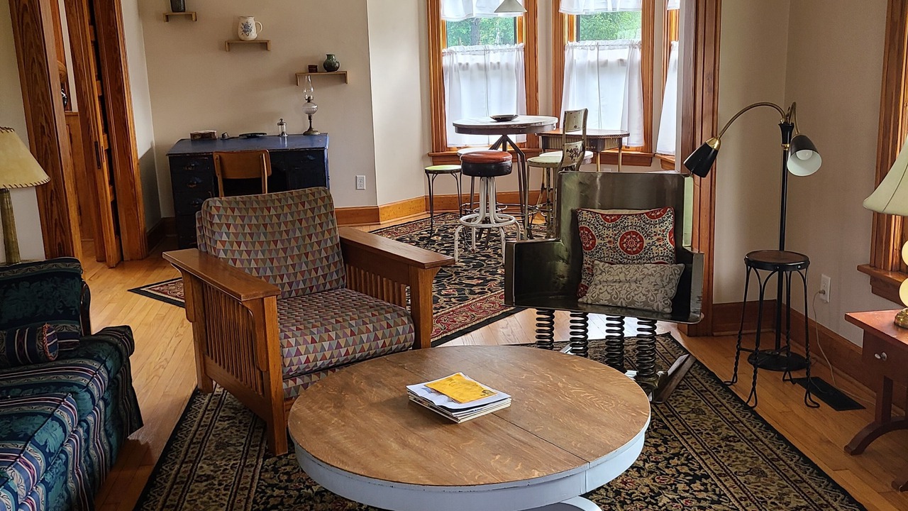 Photo of Livingroom in Iowa City