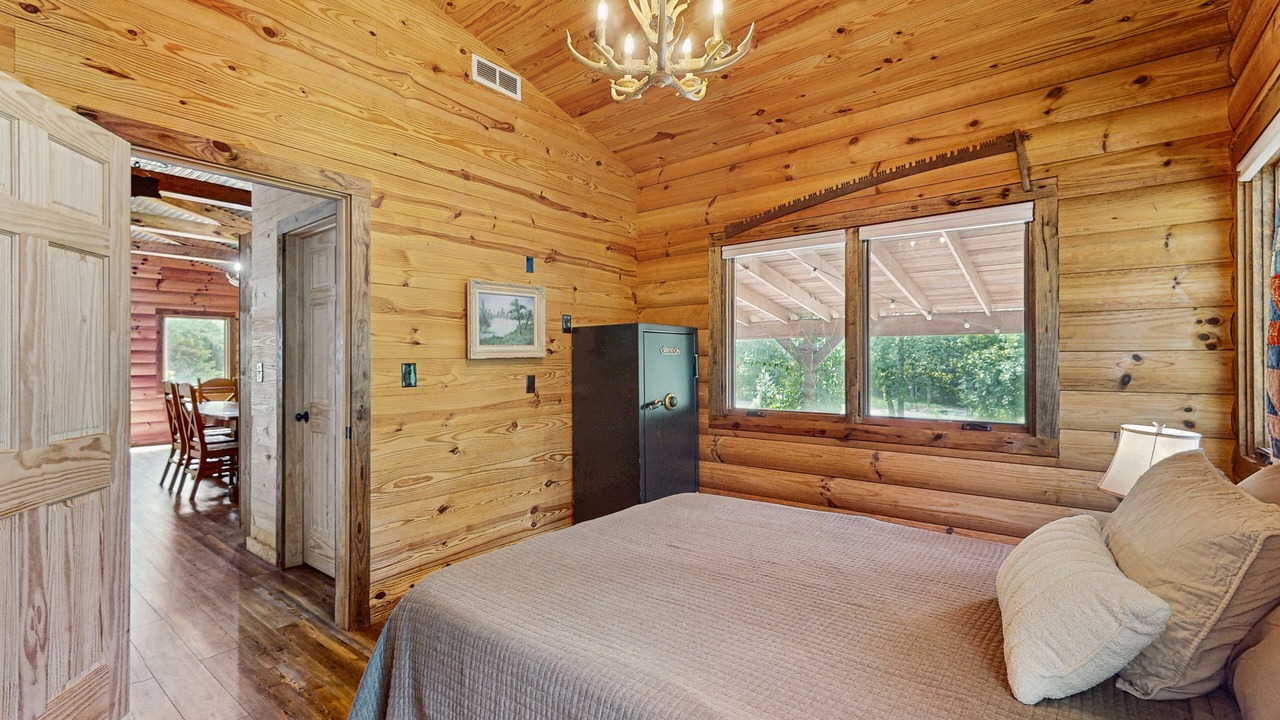 Photo of Bedroom in Lookout Mountain