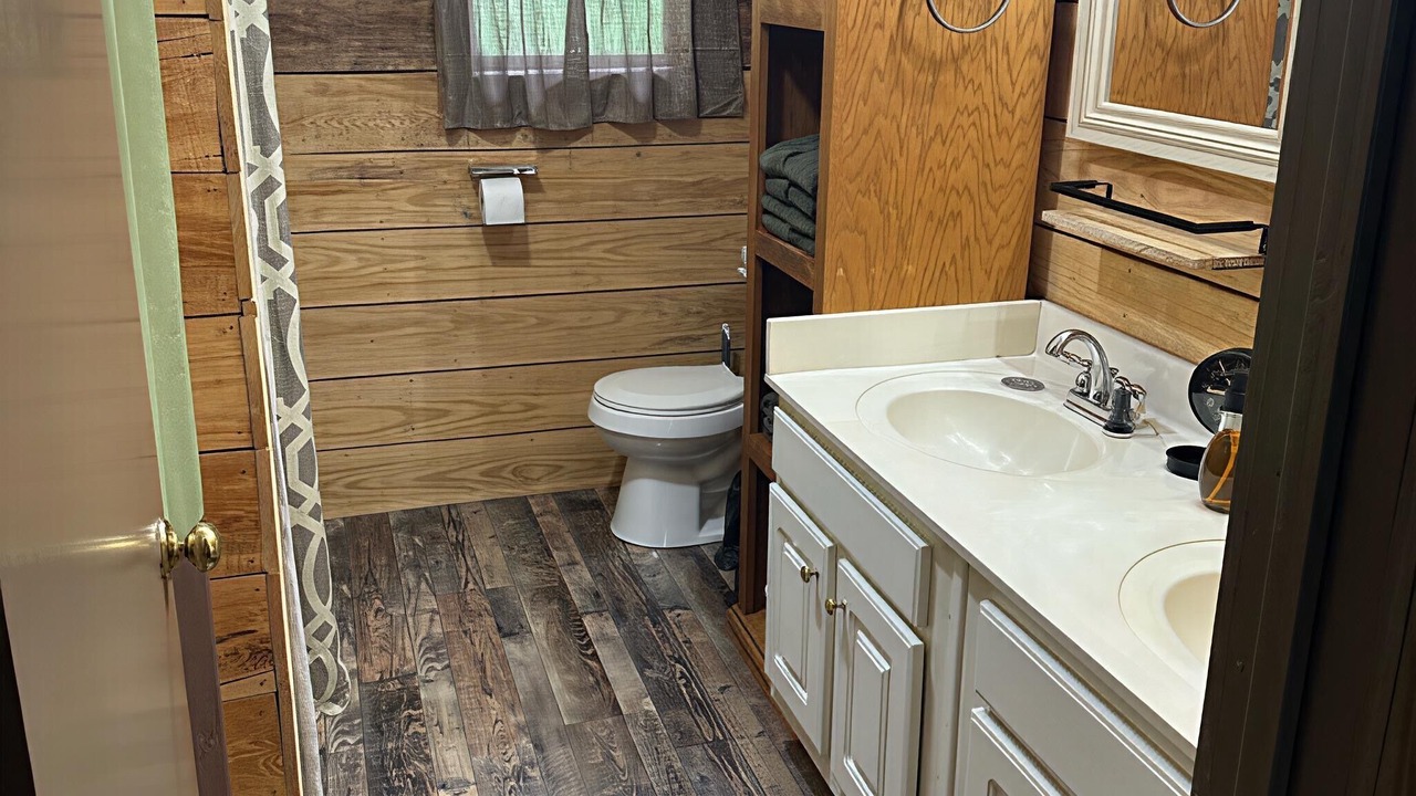 Photo of Bathroom in Albertville