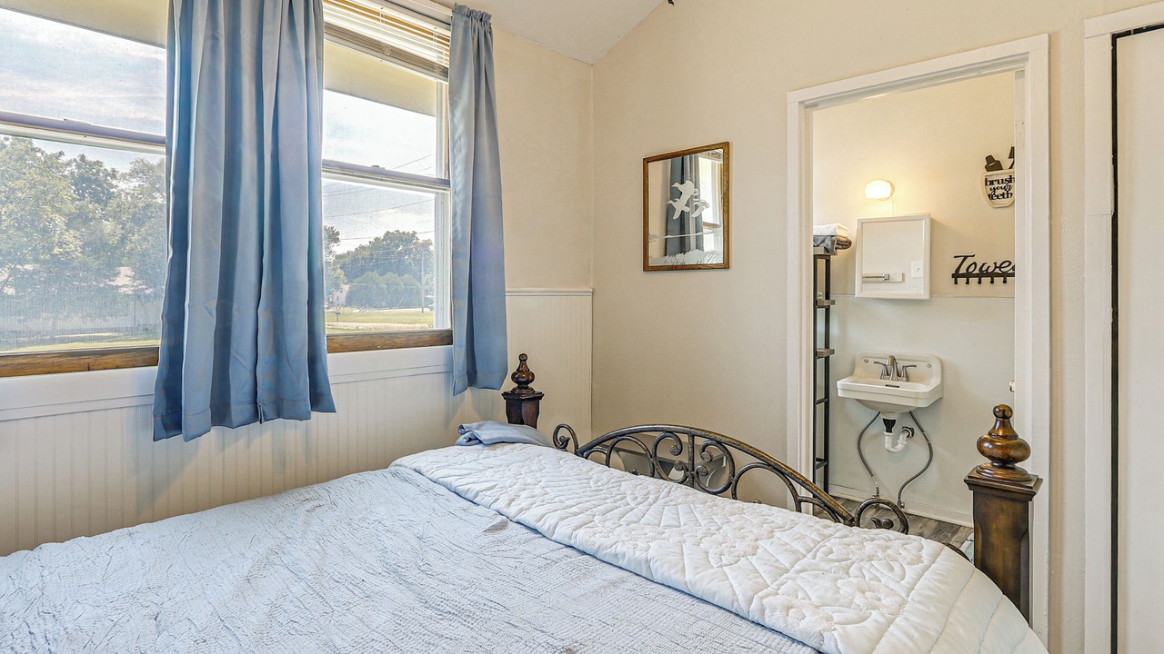 Photo of Bedroom in Winfield