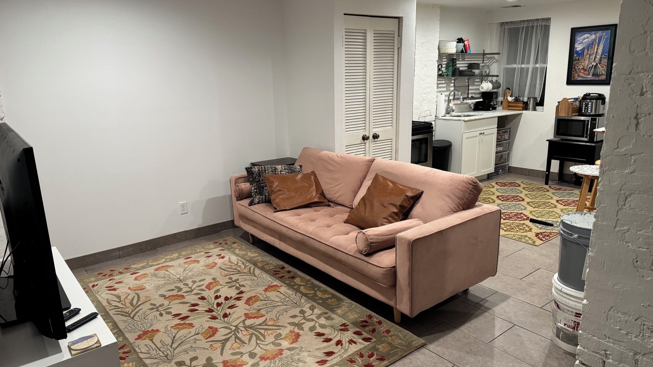 Photo of Livingroom in Truxton Circle
