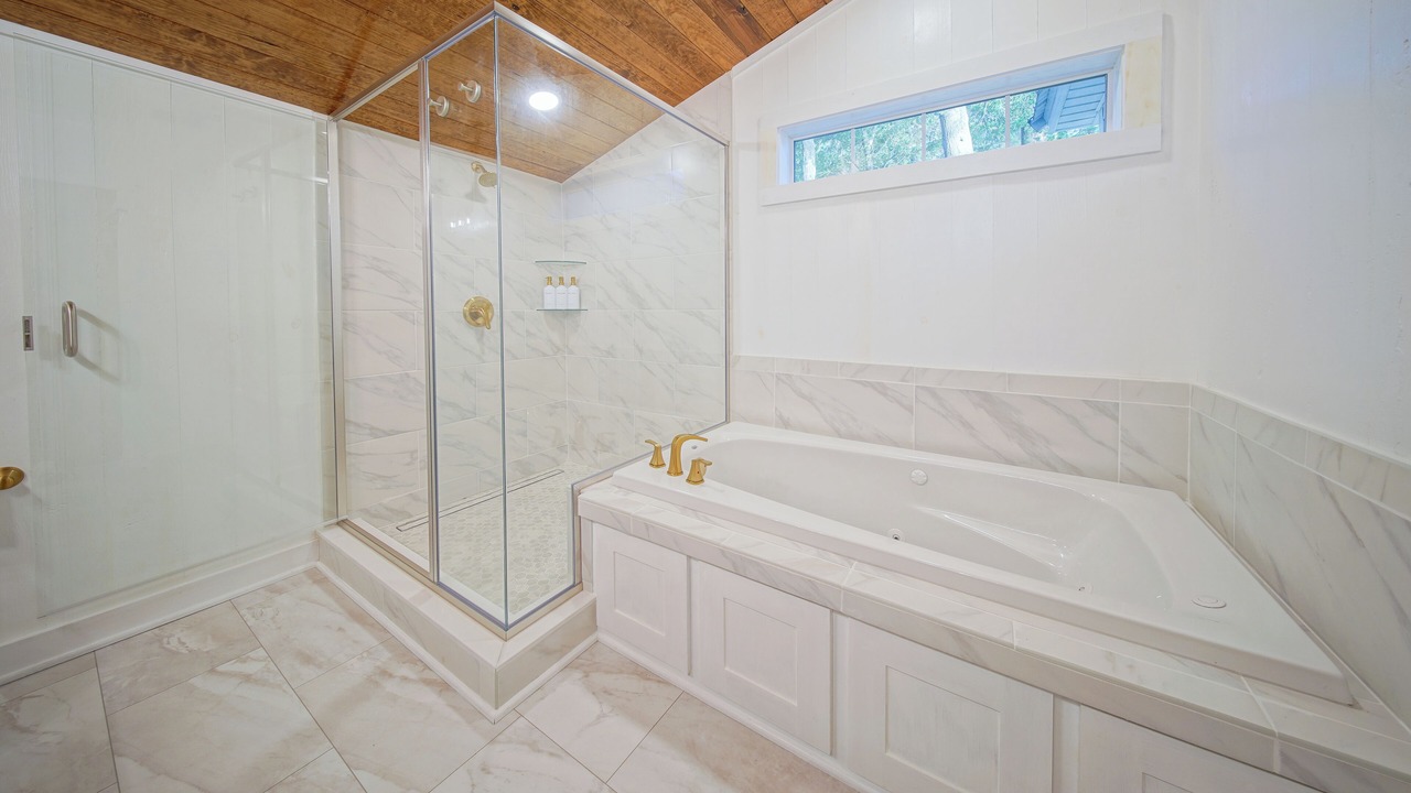 Photo of Bathroom in Pamlico Beach