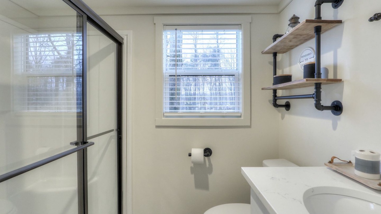 Photo of Bathroom in Tracy City