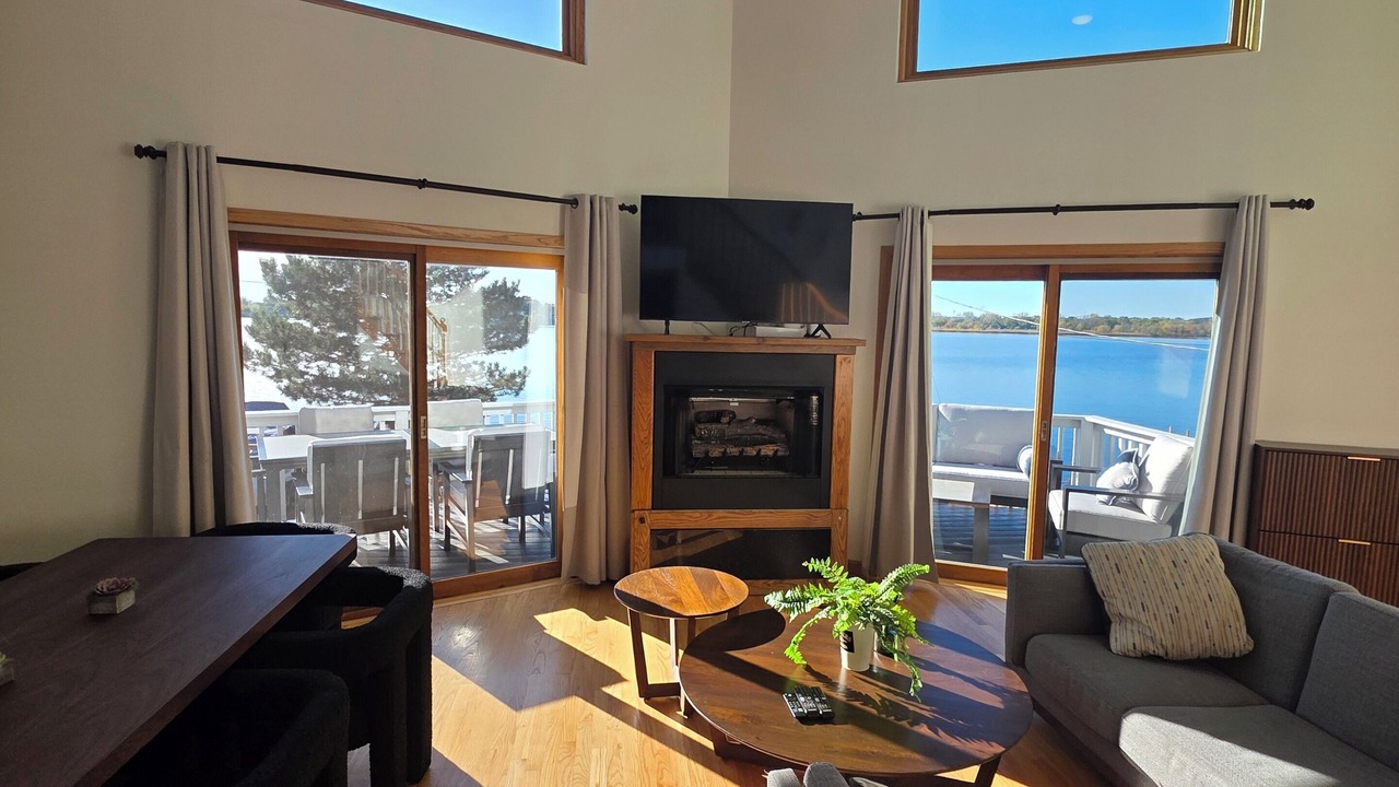 Photo of Livingroom in Fox Lake