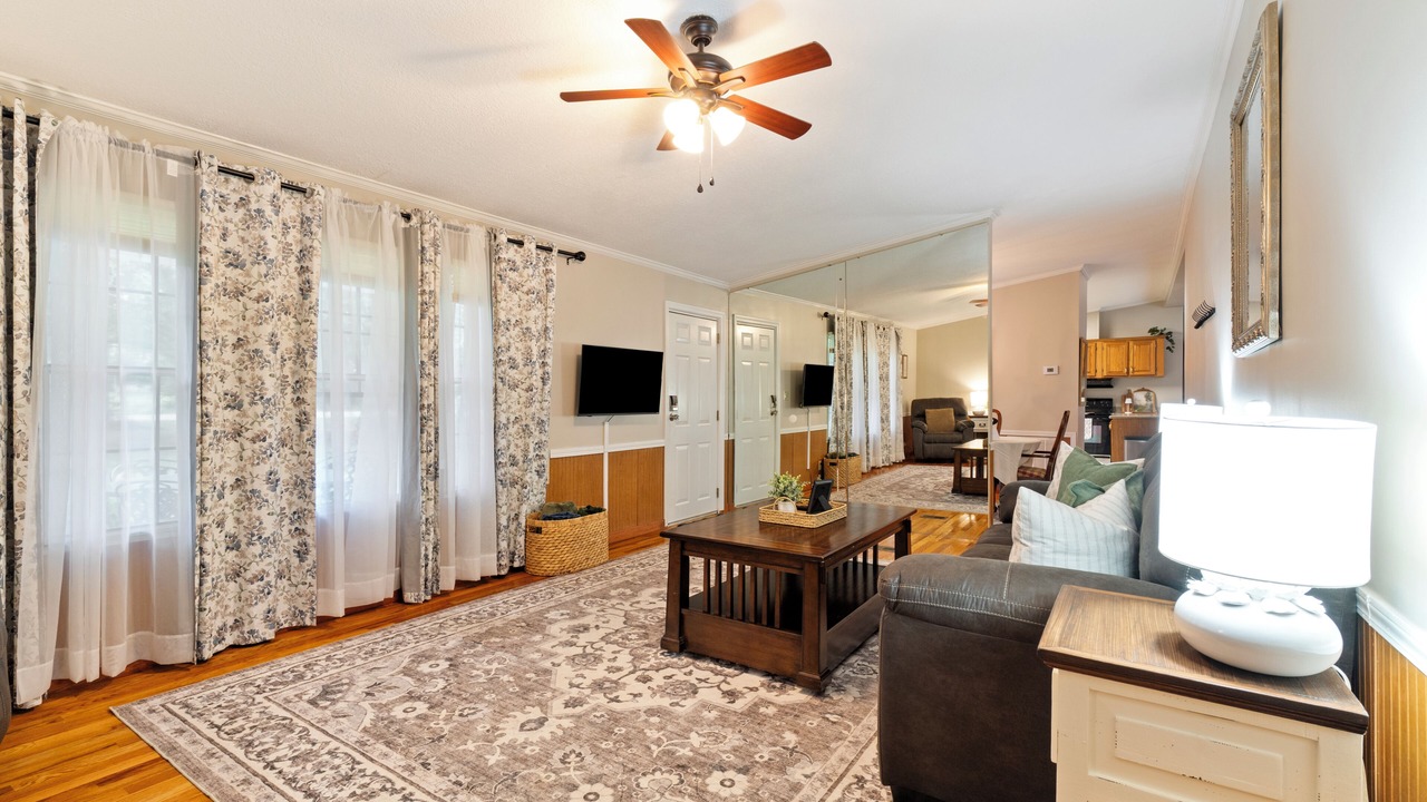 Photo of Livingroom in Rising Fawn