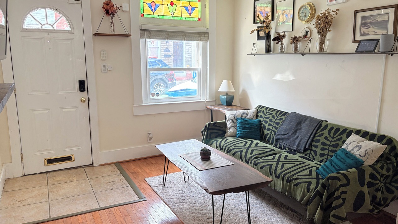 Photo of Livingroom in Upper Fells Point