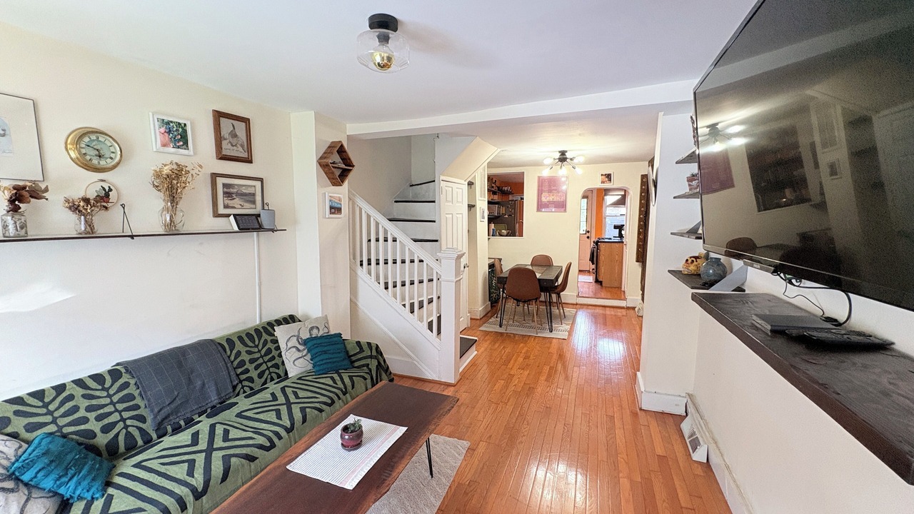 Photo of Livingroom in Upper Fells Point