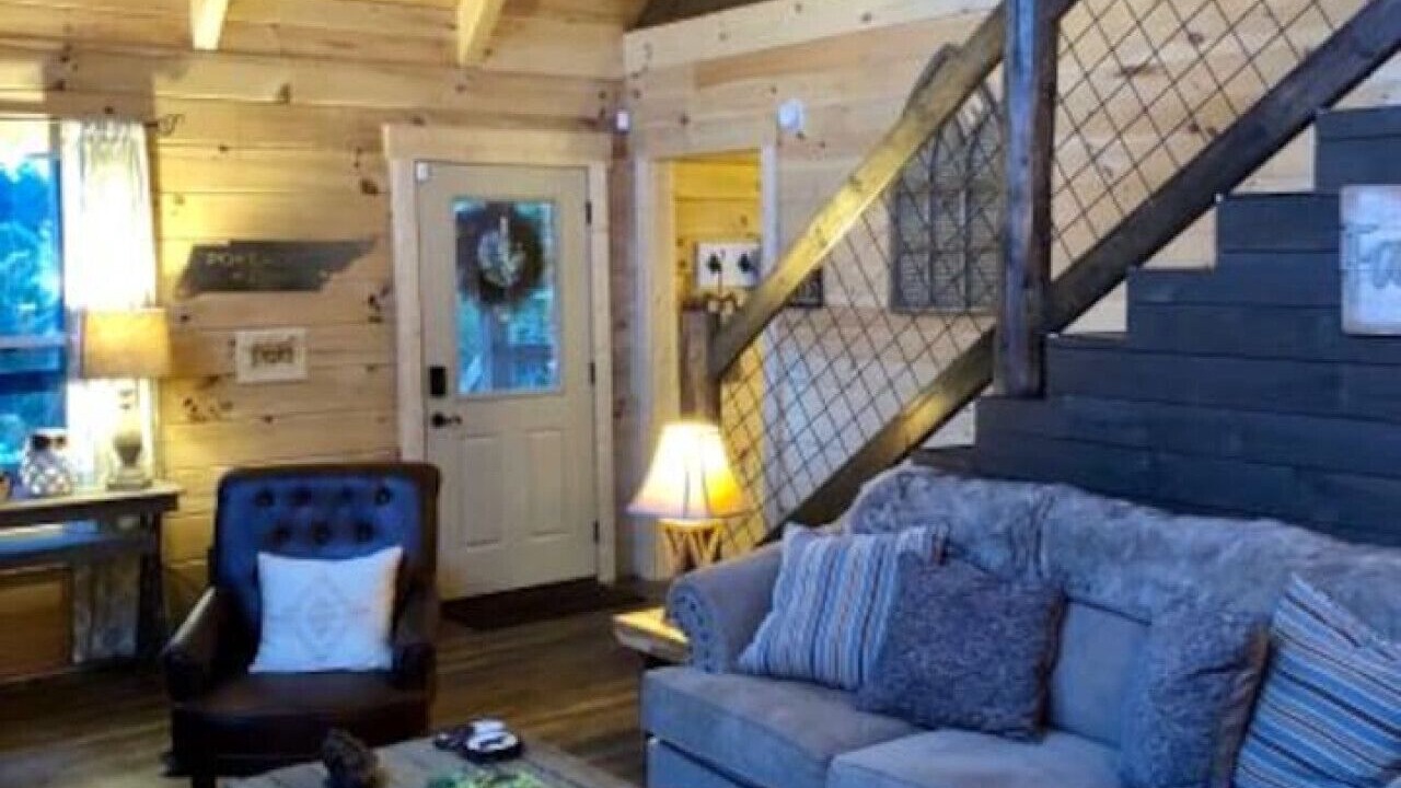 Photo of Livingroom in Madisonville