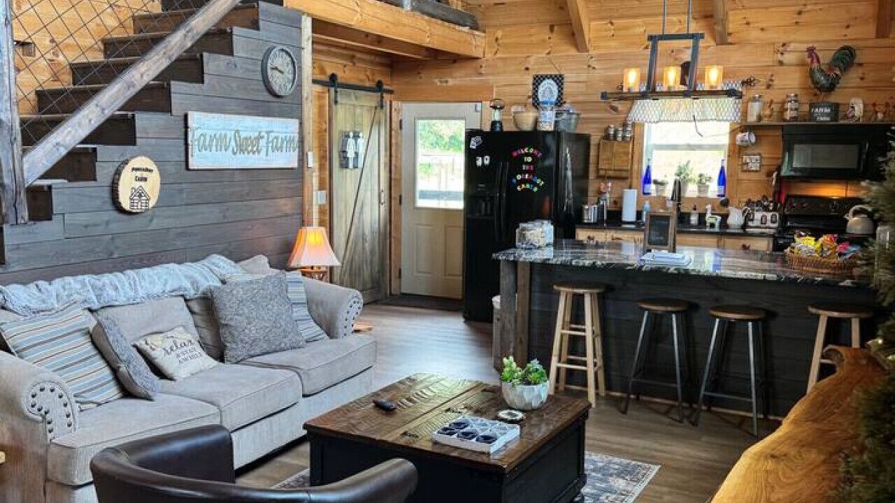 Photo of Livingroom in Madisonville