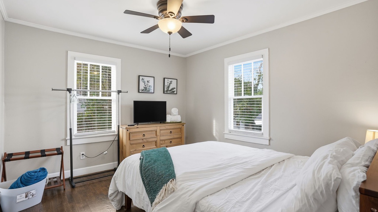 Photo of Bedroom in Crestline Heights