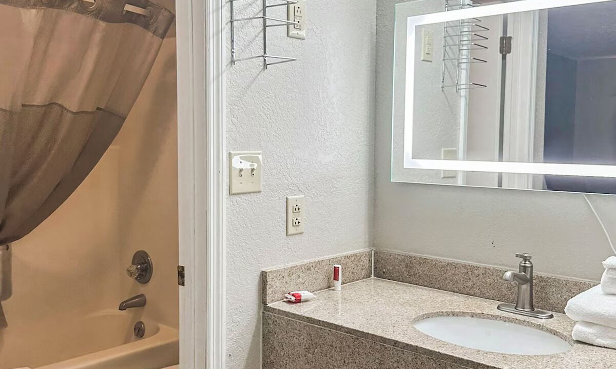 Photo of Bathroom in Guntersville