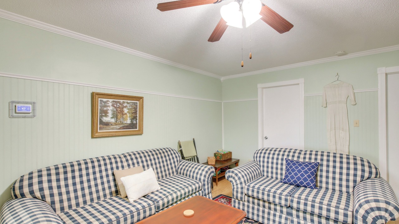 Photo of Livingroom in Nauvoo