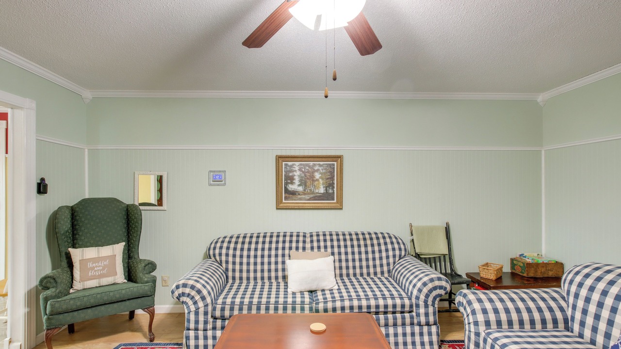 Photo of Livingroom in Nauvoo
