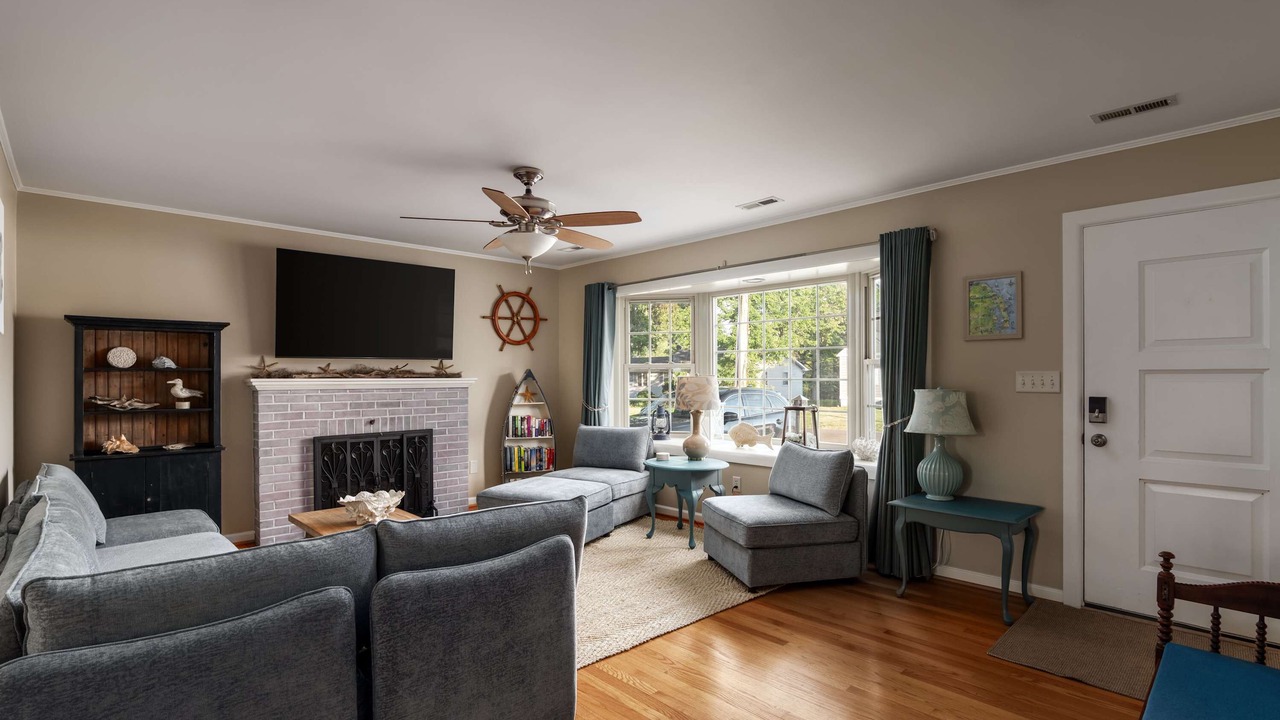 Photo of Livingroom in Colonial Beach