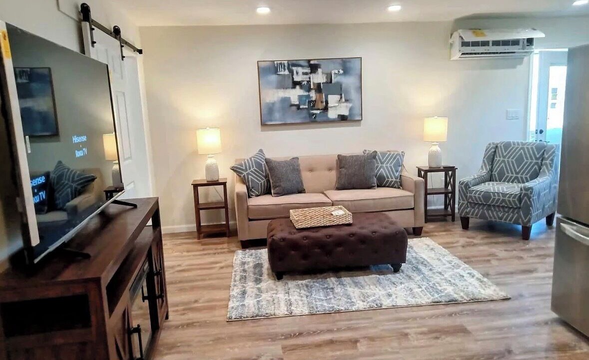 Photo of Livingroom in Round Hill
