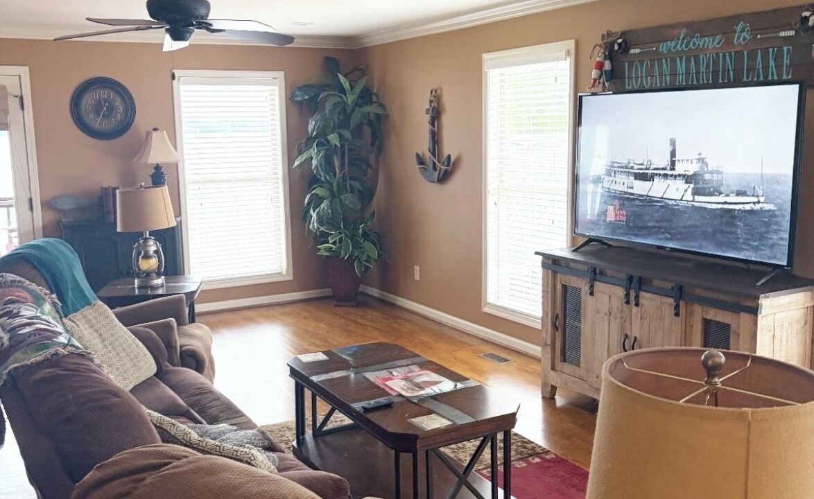 Photo of Livingroom in Pell City