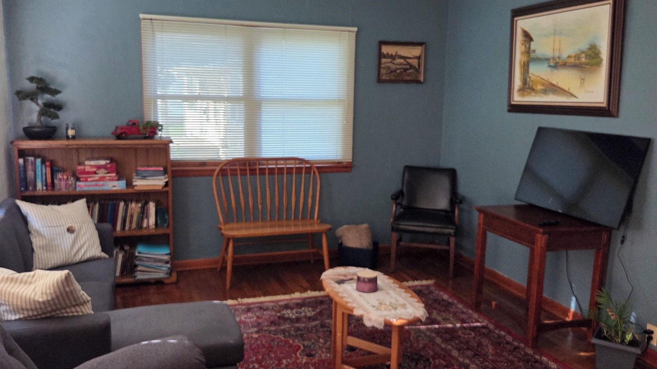 Photo of Livingroom in Fredonia