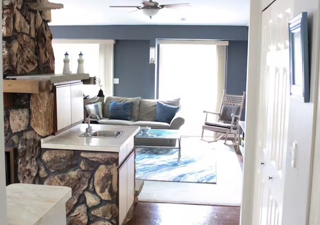 Photo of Livingroom in McHenry