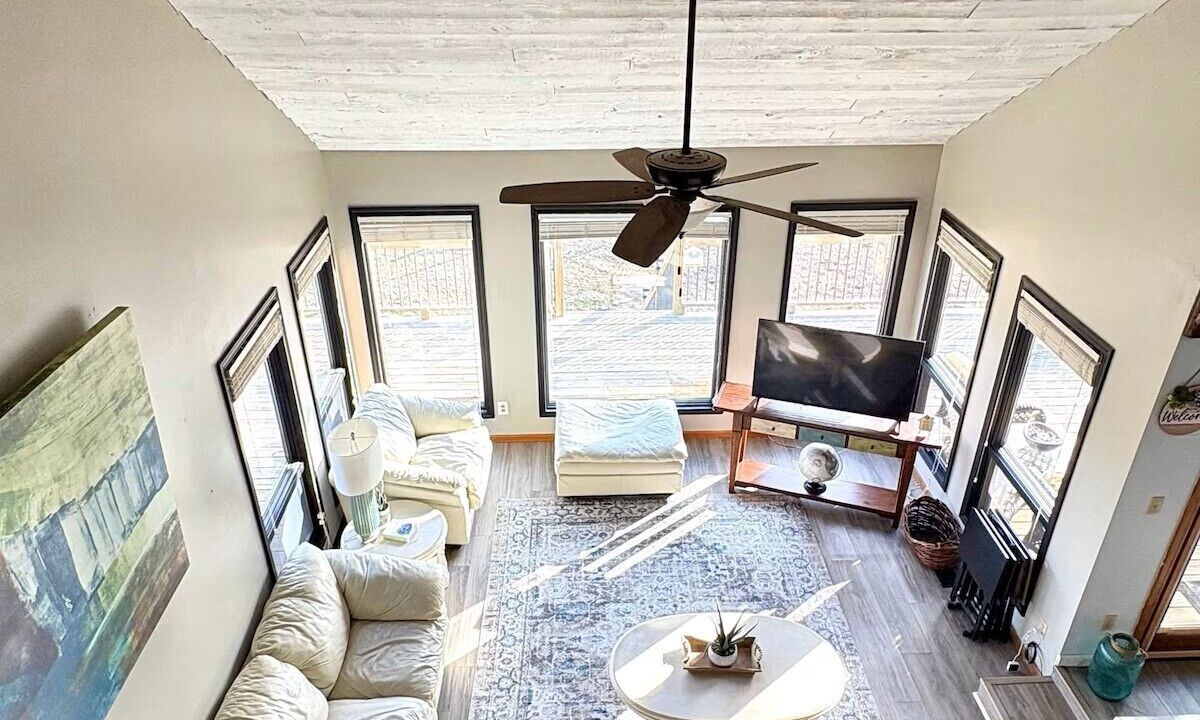 Photo of Livingroom in Stoutsville
