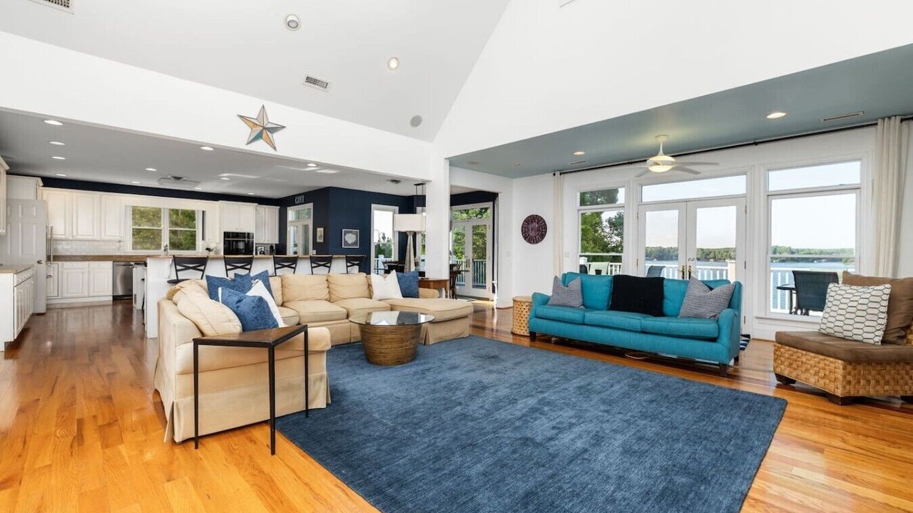 Photo of Livingroom in Olde Ferry Estates
