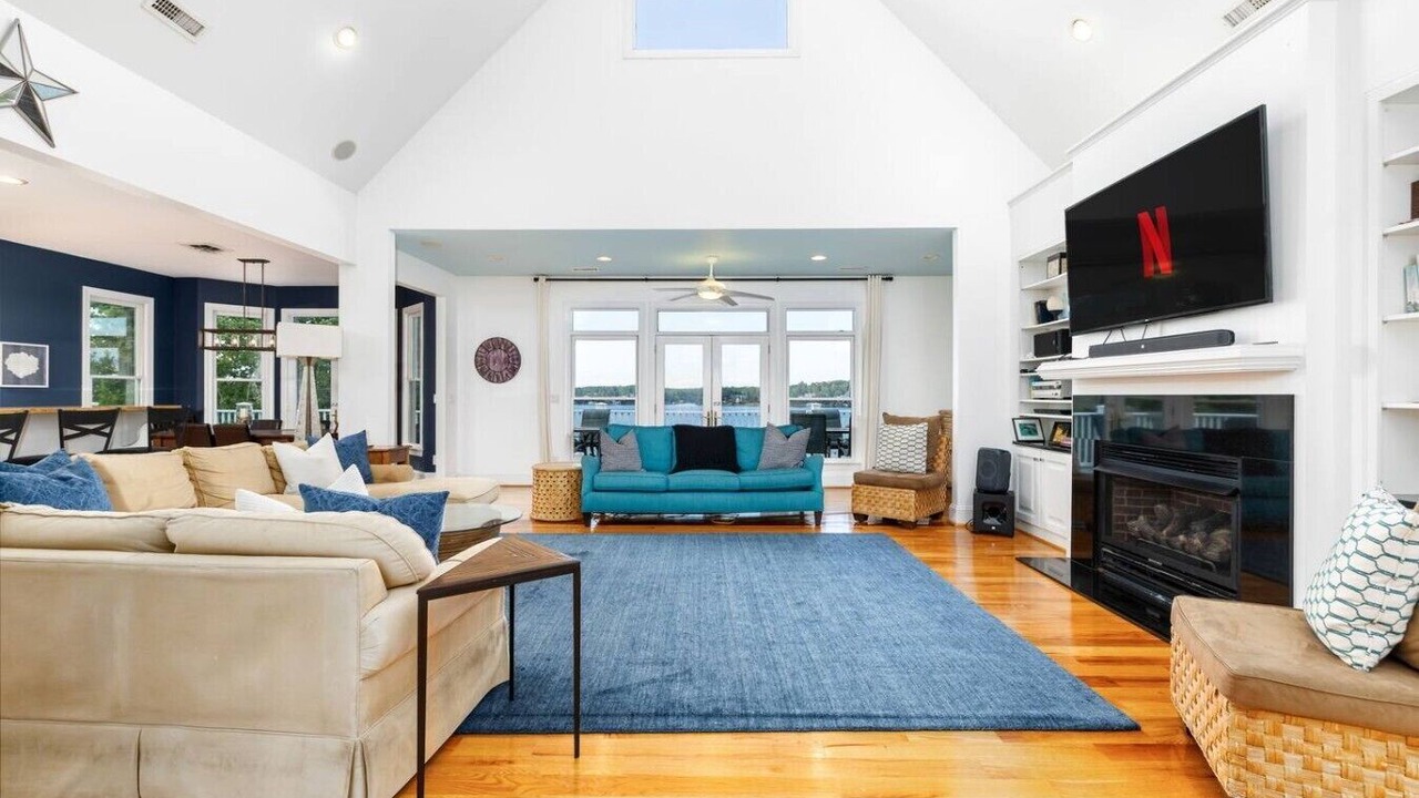 Photo of Livingroom in Olde Ferry Estates