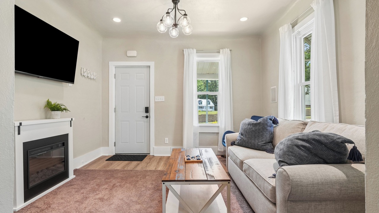 Photo of Livingroom in Central City