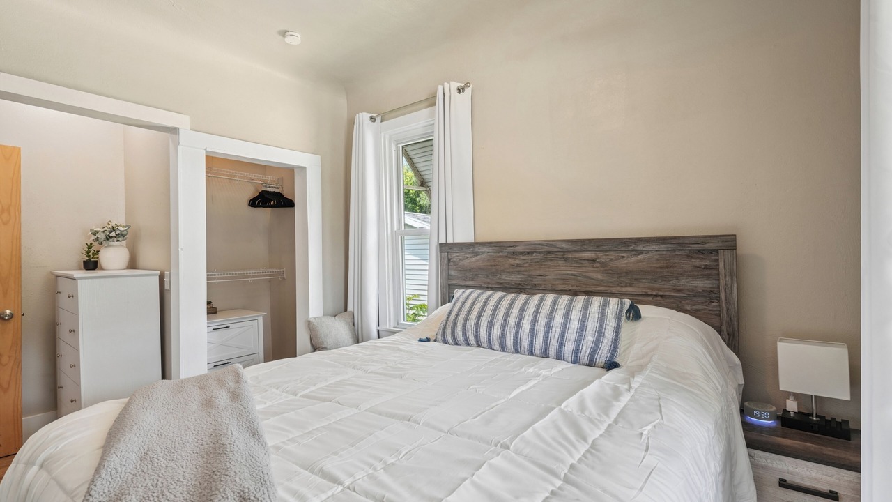 Photo of Bedroom in Central City