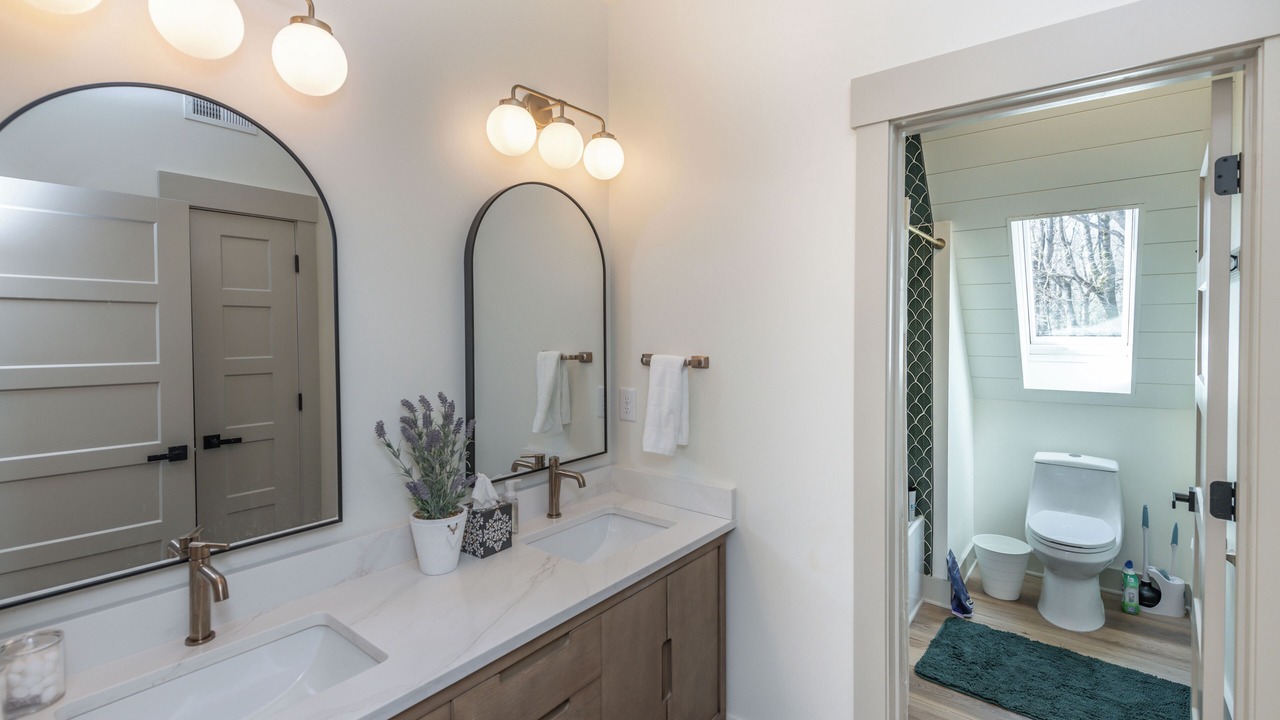 Photo of Bathroom in Seven Devils