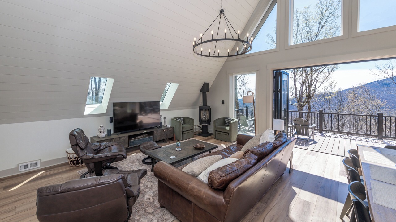 Photo of Livingroom in Seven Devils