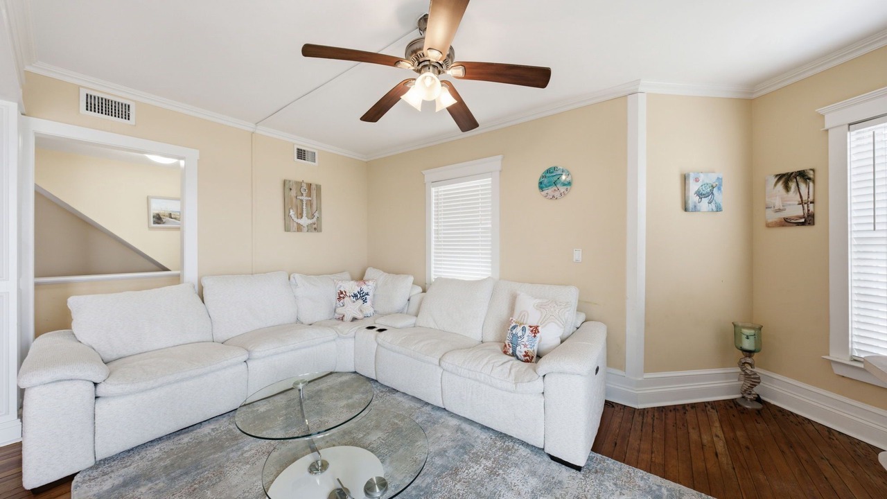 Photo of Livingroom in Wall