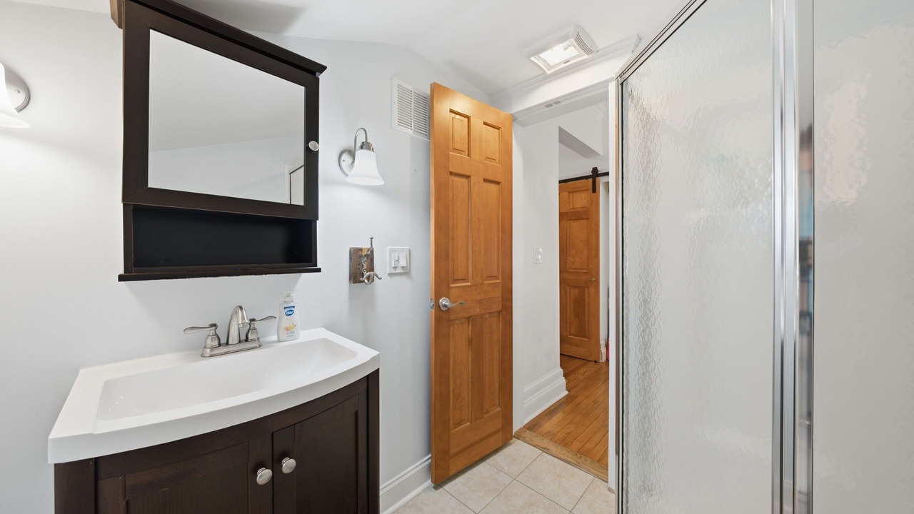 Photo of Bathroom in Wall