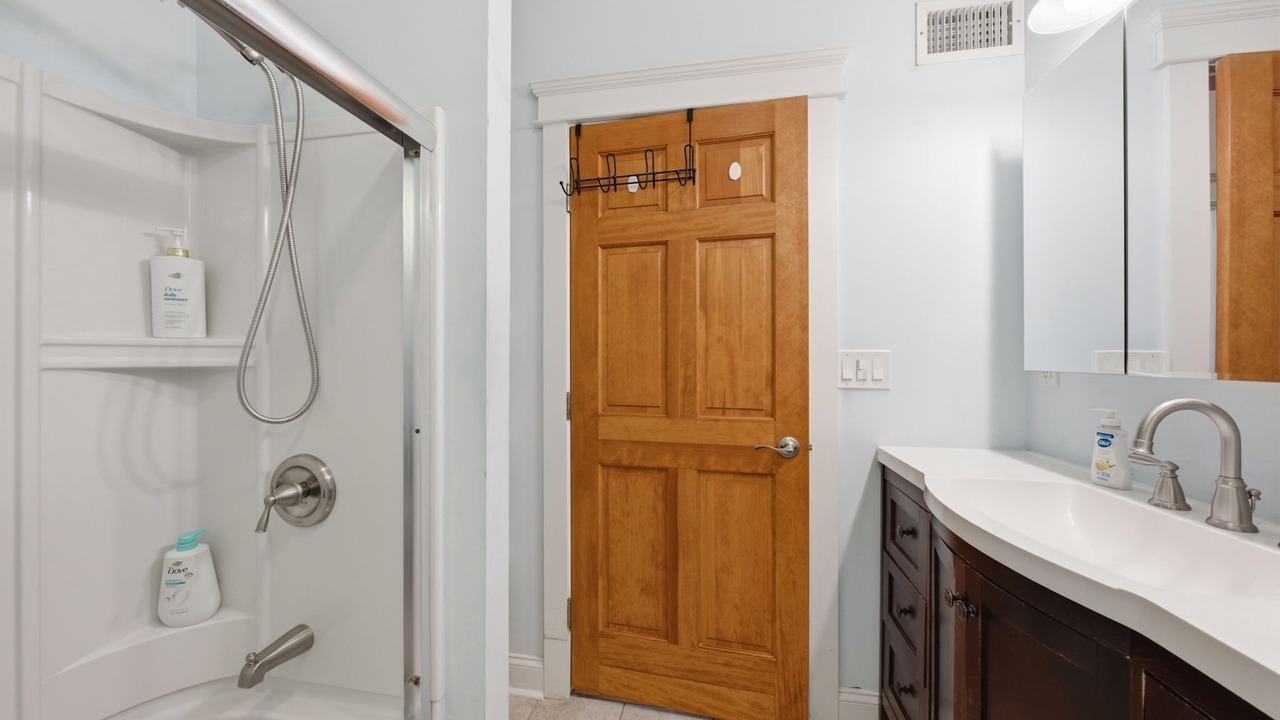 Photo of Bathroom in Wall