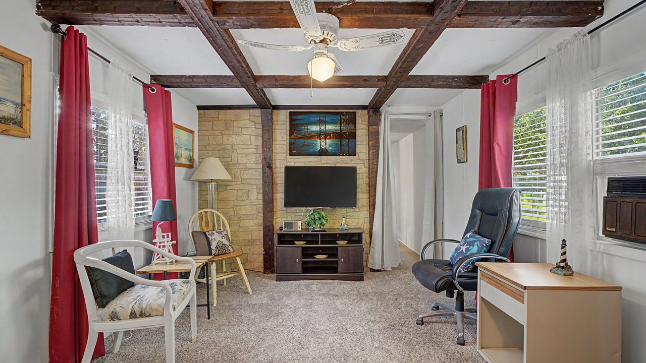 Photo of Livingroom in Maple Hill
