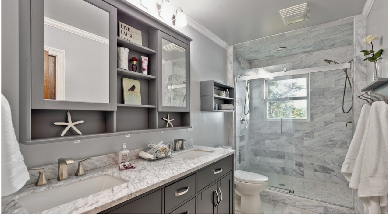 Photo of Bathroom in Grayslake
